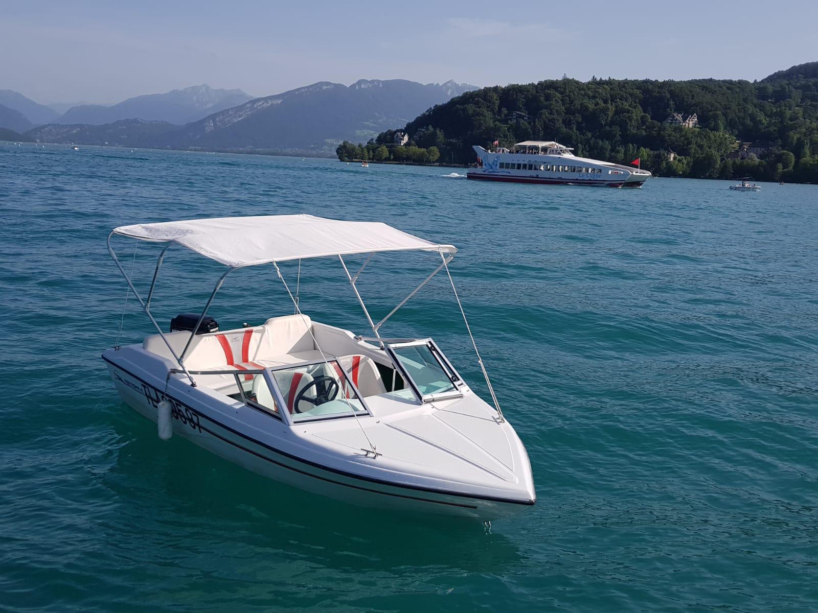 Location de bateau sans permis à Annecy !