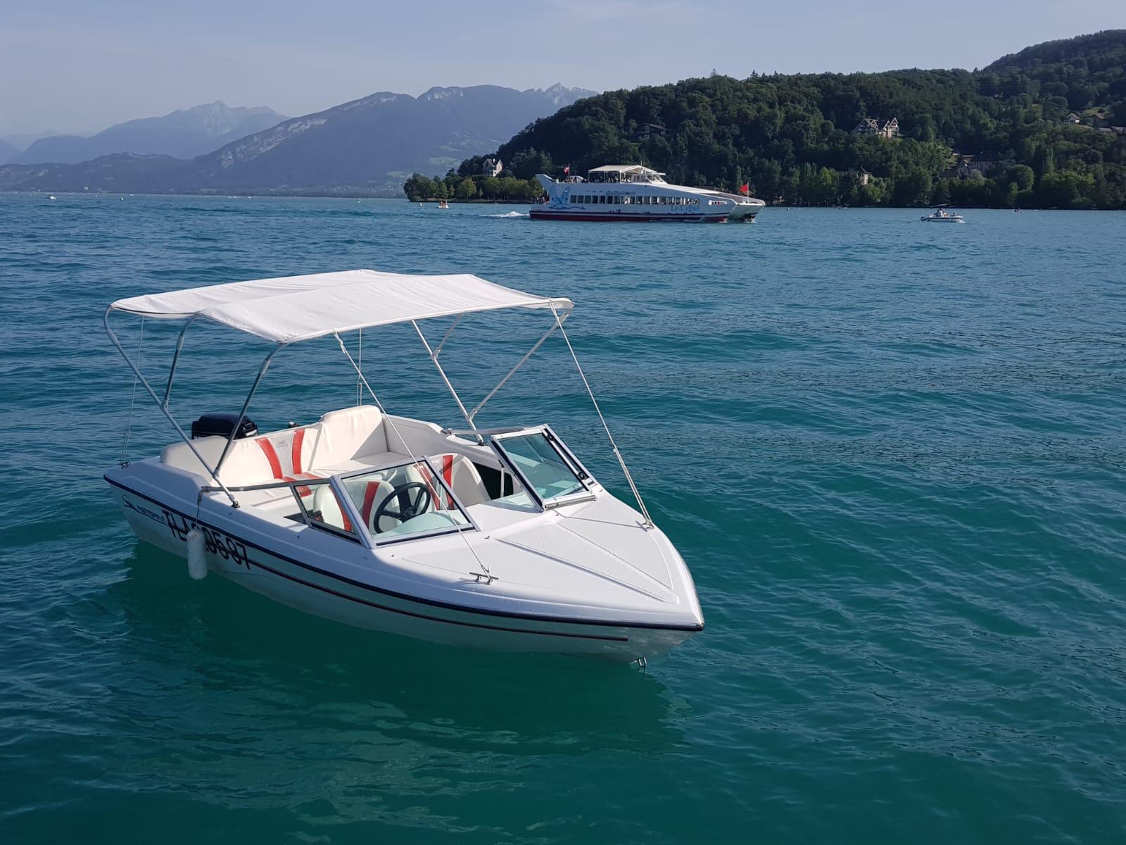 Location de bateau sans permis à Annecy !